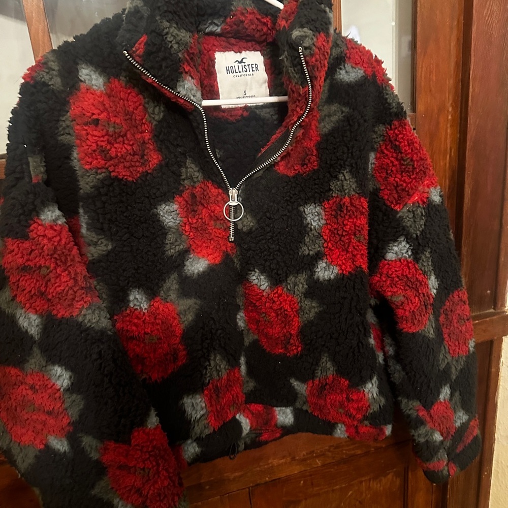 Hollister Black Red Rose Sherpa Teddy Pullover XS